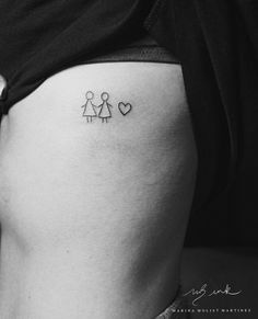 Fine Line Tattoo Lost Loved One, Mom Of Twins Tattoo Ideas, Small Tattoos Lost Loved One, Fine Line Tattoo For Sisters, Minimalist Tattoo Family, Fine Line Sister Tattoo, Tattoo Mama E Hija, Twins Tattoo Ideas, Small Sister Tattoos For 2