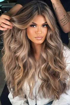 Can you believe this is a wig? How natural! Brown Hair Looks, Long Haircuts, Brunette Hair With Highlights, Balayage Hair Dark, Brunette Balayage Hair, Hair Done