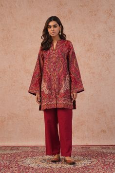 This Woollen Suit Set is laden with eloquent weaves in beautiful hues. This set makes for a versatile must-have. It will provide you with much-needed comfort and warmth this winter season. Order yours now!  *Dry Clean only SPECIFICATIONS: Color Red Fabric Wool Blend Product Code Sifat12 Suits For Women Indian, Cotton Suit Designs, Simple Dress Casual, Casual Indian Fashion, Pakistani Fancy Dresses, Salwar Kamiz, Winter Fashion Outfits Casual, Suits Design, Kurta Designs Women