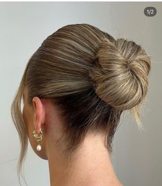 Wedding Hair Slick Back Bun, Mid Head Bun, Slick Back Bridal Hair Bun, Middle Bun Wedding Hair, Slicked Back Bun With Front Pieces, Slick Back Bridal Hair Wedding Updo, Ballerina Bun Wedding Hair, Low Bun Tutorial Easy, Elegant Sleek Low Bun Wedding