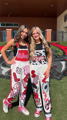 Senior Coverall Ideas, Senior Overalls White, Senior Year Overall Ideas, Senior Overalls Ideas High Schools White, Painted Overalls School Spirit, School Spirit Overalls Ideas, White Senior Overalls, Overall Homecoming Ideas, Hoco Overalls