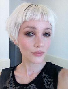 eve speciall Short White Hair, Baby Bangs, Stylish Hairstyles, Hairstyle Inspiration, Funky Hairstyles, Grunge Hair