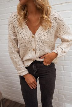 Beige long sleeve cardigan that has beautiful knit detailing, paired with dreamy golden flower shaped buttons. This cardigan has a v-neckline and is super soft and cozy, as well as it being chic!  ONE SIZE (fits from US 2-4-6-8-10)  Length 20.47 in - Width 19.29 in Our model wears the Grey Sandrine Jeans and the Red Patterned Stacy Dress  Contexture: 2% spandex - 10% wool - 20% polyester - 30% acrylic - 38% recycled polyester  Washing: handwash Parisian Style Outfit, Surfergirl Style, Parisian Women, Beige Cardigan, Beautiful Knitting, Short Sleeved Sweaters, Mode Inspiration, Autumn Fashion Women, Fall Wardrobe