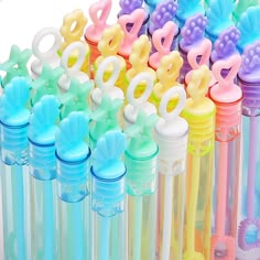 many different colored plastic straws with handles and numbers on them are lined up in a row