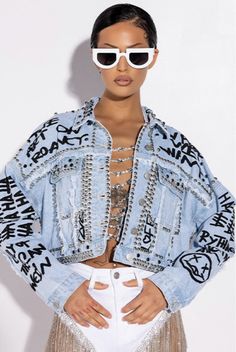 Reworked Clothes, Look Festival, Painted Jacket, Diy Jacket, Text Graphic, Denim Crafts, Denim Diy