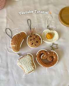 Crochet Food Keychain, Easy Crochet Keychain, Food Keychains, Keychain Pattern, Crochet Design Pattern, Crochet Food, Crochet Inspo, Crochet Design