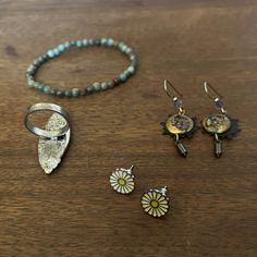 Bundle of 4 boho jewelry piece  

This bundle includes 4 costume jewelry items.
- pair of sun & moon dangle earrings ☀️🌛
- pair of flower daisy earrings 🌼
- teal & yellow boho ring
- natural gemstone beaded bracelet (picked up in Hot Springs, AR)

I believe the ring size is about a 6 to 7 ring. It fits my ring finger, which is a 6.
Beautiful combo jewelry pieces that I’ve picked up here & there over time. All in great condition. 

#jewelry #boho #fairy #gemstones #earrings Gemstones Earrings, Flower Daisy, 7 Ring, Boho Fairy, Teal Yellow, Daisy Earrings, Gemstone Beaded Bracelets, Boho Ring, Jewelry Boho