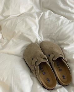 —@yummy._.1347 - 🎅Merry Xmas🤶 Birkenstock Clogs Suede, Birkenstock Boston’s, Birkenstock Clogs Taupe, Birkenstock Clogs Aesthetic, Clog Aesthetic, Boston Clogs Taupe, Birkenstock Aesthetic, Birkenstocks Clogs, Clog Birkenstock