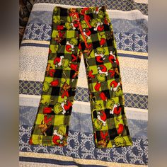 Brand New Christmas Grinch Super Soft Women's Size. Large Pajama Pants With Draw String Smoke-Free Home. #Drseuss Grinch Pyjamas, Grinch Pj Pants, Grinch Pants, Grinch Pajama Pants, Grinch Pajamas, Grinch Movie, Grinch Stuff, Girly Christmas Gifts, The Grinch Movie