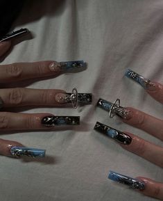 Black Airbrush Nails, Acrylic Nails Grunge, Airbrush Nails Designs, Aesthetic Y2k Nails, Black Baddie Nails, Nails Grunge, Acrylic Nail Designs Coffin, Nails Inspo Aesthetic, Long Acrylic Nail