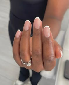 Simple Nail Ideas Dark Skin, Wedding Nails For Bride Brown Skin, Nails Inspo Brown Skin, Natural Looking Nail Ideas, French Nails On Brown Skin, Black Woman French Tip Nails, Nail On Black Women, Short Gel Extension Nails Ideas, Bridal Nails Round