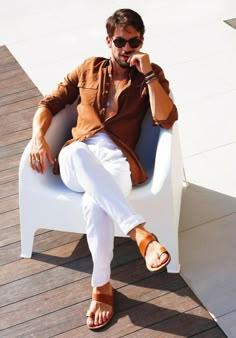 Mens Vacation Outfits, Male Fashion Casual, Mens Linen Outfits, Boho Men Style, Male Features, Sandals Outfits, Beach Outfit Men, Linen Outfits, Preppy Men