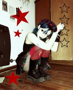 Goth Travel Aesthetic, Goth Indie Sleaze, Punk Female Outfit, Alt Pose Reference, Numetal Aesthetic Outfits, Colorful Goth Outfits, Alt Photoshoot, Goth Photoshoot, Psychobilly Fashion