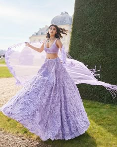 Pastel Lavender Lehenga, Lavender Lengha, Purple Lehenga Bridal, Lehengas For Engagement, Light Purple Lehenga, Pastel Indian Outfits, Lehenga Pictures, Prom Lehenga, Diwali Lehenga