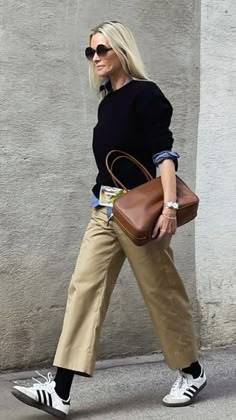 Looks Adidas, Samba Outfit, Mode Hippie, Mode Casual, Looks Street Style, Brown Bag, Looks Chic, 가을 패션, Looks Style