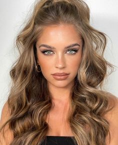 balayage hair, balayage for dark brown hair, brown to blonde balayage, brunette hair with blonde highlights // https://www.pinterest.com/pin/10133167902825498/ Gala Hair Down, Makeup Brown Eyes Blonde Hair, Summer Styles For Women, Wedding Hair Inspiration, Penteado Cabelo Curto, Hair Stylist Life, Long Wavy Hair, Wedding Hair And Makeup, 인물 사진