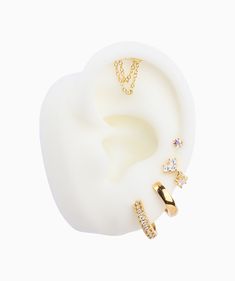 Step up your earring game with our double chain hidden helix stud - a cool and unique addition to your collection. With an internally threaded flat back, you'll get both comfort and style. Dare to be different with this quirky piece! Detail: -Material: Gold plated with internal s925 Sterling Silver -Gauge: 16g | 1.2mm -Post length: 8mm -Dimensions: 13.6mm Length x 10.2mm Width -Include: single item -Closure: internally threaded flat back -Vertical helix -To facilitate easier insertion could use Trendy Gold Internally Threaded Piercings, Hidden Helix Piercing, Piercing Inspo, Dare To Be Different, Helix Piercing, Double Chain, Jewelry Inspo, Be Different, Tragus