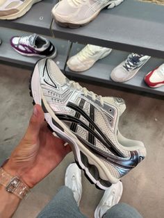 Asics Kayano, Urban Shoes, Pretty Shoes Sneakers, Asics Gel Kayano, Kicks Shoes, Gel Kayano, Shoes Outfit Fashion, Asics Running Shoes, Dad Shoes