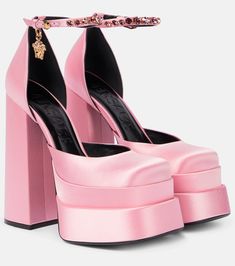 Medusa Aevitas satin platform pumps in pink - Versace | Mytheresa Versace Heels, Versace Pink, Dr Shoes, Fotografi Digital, Mode Zara, Cute Shoes Heels, Pink Platforms, Versace Shoes, Pink Pumps