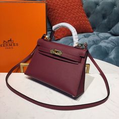 Description HRMS Mini Kelly Burgundy For Women Gold Toned Hardware 7.5in/19cm Rep 1:1 Measurements: 19 x 6 x 13 cm / 7.5 x 2.4 x 5 inches (Length x Width x Height) Hermès bags are considered the ultimate luxury item worldwide. Each piece is handcrafted with waitlists that can exceed a year or more. The streamlined and demure Kelly style is always in high demand, it is particularly lovely in this vibrant version with silver hardware. Epsom is textured with a wonderful grainy appearance. Epsom is Mini Kelly, Togo Leather, Birkin 25, Luxury Products, Hermes Bags, Mini Crossbody Bag, Evening Clutch Bag, Tote Backpack, Long Wallet