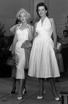 Marilyn and Jane Marilyn Monroe And Jane Russell, Stile Pin Up, 40s Mode, Klasik Hollywood, Jane Russell, Glamour Vintage, Gentlemen Prefer Blondes, Mae West, Gene Kelly