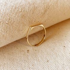 A simple stackable flat top ring is that accessory with a classical style but showing how edgy you can be. This is a must in your collection. Metal: 18k Gold-filled 1/20 2mm wide band (to make you discreet and in vogue) Hypoallergenic and water-resistant Handcrafted in Brazil Simple Gold Rings Everyday, Flat Band Engagement Rings, Minimalist Gold Rings, Flat Top Ring, Flat Ring, Hand Chain Bracelet, 18k Gold Chain, Pinterest Ideas, Stack Ring