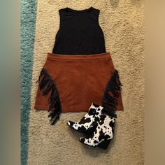 Nwot Suede-Like Material Cute Fringe Detail Purchased At A Boutique In Sedona, Az Waist: 19.5” Length: 17.5” Cowhide Skirt, Fringe Cowgirl Skirt, Fringe Skirt Nfr, Styling Western Fringe Skirt, Western Mini Skirt, Chic Brown Fringe Skirt, Cowgirl Skirt, Western Cowgirls, Country Concerts