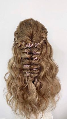 New Hair Design, 2023 Curly Hair, 2023 Hair Styles, Hair Styles New, New Hair Styles, Cute Streetwear, Hairstyle Examples, 2023 Hair, Bachelorette Party Dress