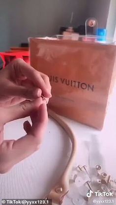 Brilliant DIY videos show how to make a Louis Vuitton tote bag for just $45 Louie Vuitton, Gift Bags Diy, Bags Diy