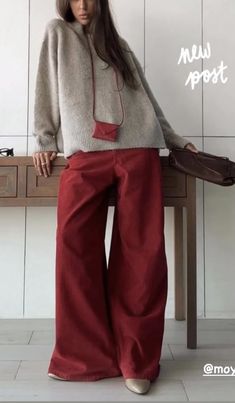 Marlene Hose, Wide Leg Pants Outfit, Wide Leg Pants Outfits, Boho Styl, Color Combos Outfit, Daily Outfit Inspiration, Styl Boho, Red Pants