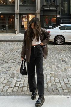 Chunky boot fashion is EVERYWHERE! Here's Styled by Sally's favourite combat style looks to inspire you & find a look for every budget. Looks Pinterest, Autumn Fits, Looks Street Style, Outfit Trends, Mode Inspo, Inspired Outfits, 가을 패션, Autumn Outfit, Outfit Inspo Fall