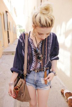 blouse shirt hippie hipster indie blonde fashion patterns boho boho patterns shorts navajo aztec aztec shirt blue beautiful shorts vintage t... Estilo Hipster, Estilo Indie, Vintage Hipster, Estilo Hippie, Hipster Outfits, Indie Outfits, Indie Fashion, Hippie Outfits