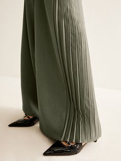 DETAILS
Composition: 97% Polyester, 3% Elastane
Design: Zipper, Pleated
Style: Casual, Elegant, Romantic
Thickness: Regular
Sheer: No
Material: Woven Fabric
Occasion: Leisure, Vacation, Work Mid Waist Pants, Heading Fonts, Grid Style, Long Midi Dress, Outerwear Outfit, Green Coat, Daily Dress, Swimwear Outfit, Color Swatches