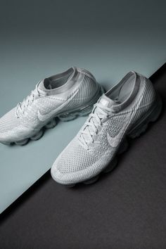 Modeled after Tinker Hatfield’s ideology of “more Air, more comfort,” the Nike Air VaporMax Flyknit “Pure Platinum” completely recontextualized everything we know about the Air Max series. Sans a traditional foam midsole, the sleek shoe offered a first-ever foot-to-Air construction that resulted in the lightest, most flexible Air Max ever. Mens Vapormax Nike, Nike Air Vapor Max Flyknit Women, Vapormax Flyknit, Nike Vaporfly Next % 2, Nike Air Vapormax Flyknit, Air Vapormax, Nike Air Vapormax, Sneaker Collection, Air Max Sneakers