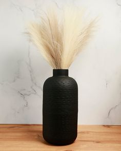 Vases Black Vase With Greenery, Black Tall Vase, Black Decor Accents, Black Floor Vase, Black Vase Decor, Tall Black Vase, Black Accent Pieces, Black Vases, Faux Pampas