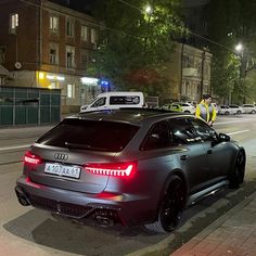 AUDI RS6 Neat Casual Outfits, Exotic Sports Cars, Marble And Gold, Audi Cars, Fast And Furious, Car Garage, Whips, Supercars