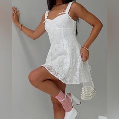 Us Size 8 With Tags Still Attached. Never Worn, Only Tried On. Super Cute Dress And In Perfect Condition! Coquette Clothes, White Lace Mini Dress, Mini Dress White, Fleece Dress, Super Cute Dresses, Outerwear Outfit, White Dress Summer, Invisible Zip, Curve Dresses