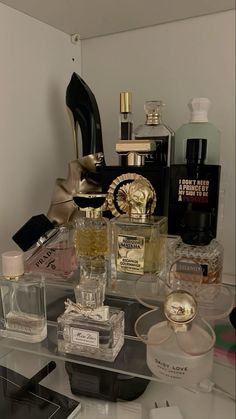 Designer Perfume Collection, Aesthetic Perfume Collection, Good Girl Perfume Aesthetic, Perfume Collection Aesthetic, Fragrance Aesthetic, Parfum Collection, Fragrance Lab, Fragrances Perfume Woman, Perfume Collection Fragrance