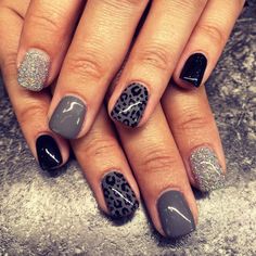 Grey And Black Cheetah Nails, Pewter Nails Design, Simple Glitter Nails Short, Gray Dipped Nails Ideas, Grey Gel Manicure, Cheetah Dip Nails, Gray Cheetah Nails, Short Dip Powder Nails Fall 2022, Fall Nail Dip Designs