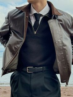 Classy Guy Outfits Aesthetic, Tie And Jacket Outfit, Businessmen Outfit, 60s Men Outfit, Leather Bag Man, Mens Fashion Academia, Light Academia Women, 2024 Men Fashion, Men’s Layered Outfit