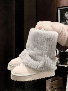 Snow Ankle Boots, Cute Snow Shoes, Winter Boots Cute, Cute Winter Boots For Women, Classy Winter Outfits Casual, Ugg Shoe, Cute Boots For Women, White Snow Boots, Snow Clothes