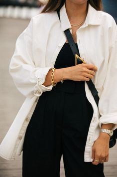 A good transitional piece to Fall: An oversized shirt Cotton White Shirts Women, Oversized White Linen Shirt Outfit Women, White Shirt Outfit Women Aesthetic, White Button Down Styling, 3 Piece Outfit Women Casual, White Linen Shirt Outfit Women Classy, Over Sized White Button Down Shirt Outfit, White Button Down Shirt Over Dress, How To Dress A White Shirt