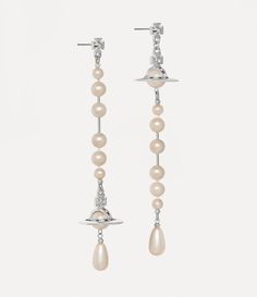 Vivienne Westwood introduced the Broken Pearl earrings in her Autumn/Winter 2005/2006 "Propaganda" collection. The earrings embody the house's signature punk-inspired aesthetic, featuring an intentionally uneven and asymmetrical design that mimics the iconic "broken" look of the original pearl necklace. High Fashion Earrings, Vivienne Westwood Jewellery, Crystal Orb, Punk Inspiration, Asymmetrical Design, Jewelry Inspo, Vivienne Westwood, Clothing Items, Swarovski Crystals