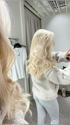 Platinum Blonde Hair Lowlights, Light Blond Balayage Hair, Platinum Blonde Hair Color Ideas For Summer, Really Blonde Hair, Swedish Blonde Hair, Blonde Hair Ashy, Long Platinum Blonde Hair, Super Blonde Hair