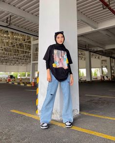 Over Sized T Shirt Outfit Hijab, Streetwear Girl, Stylish Hijab, Trendy Shirt Designs, Hijabi Fashion Casual