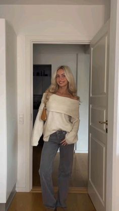 Elegant Outfit Ideas For Women, Utah Outfits Winter, Utah Outfits, Outfit With Uggs, Italy Outfits, Winter Fits, Outfits Winter, Teen Fashion Outfits