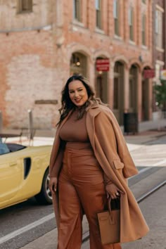 Monochrome Plus Size Fashion, Tan Monochrome Outfit, Fall Monochromatic Outfits, Monochromatic Outfit Plus Size, Monochromatic Outfit Fall, Monochromatic Outfit Aesthetic, Plus Size Winter Fashion, Mode Monochrome, Monochromatic Looks