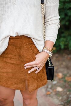 Suede skirt and sweater outfit for fall, Cristin Cooper, The Southern Style Guide Suede Skirt Outfit, College Outfits Winter, Look Adidas, Skandinavian Fashion, Pullover Outfit, Suede Skirt