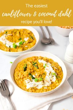 Two bowls of cauliflower and coconut dahl on a table Vegan Dahl Recipe, Vegan Dahl, Bread For Dipping, Dahl Recipe, Curry Recipes Vegetarian, Vegan Curry Recipes, Curry Recipes Easy, Easy Cauliflower, Easy Curry