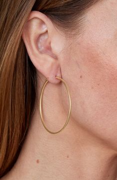 Thin tube offers minimalist appeal against polished hoop earrings that are perfect for everyday wear. 0.8" width Hinge with snap-post closure 18k-gold plate or gold fill Made in Brazil Medium Hoop Earrings Gold, Unique Gold Hoop Earrings, Big Hoops Earrings, Hoop Earrings Aesthetic, Dream Accessories, Blonde Hair Goals, Dainty Gold Earrings, Dainty Hoop Earrings, Earrings Aesthetic